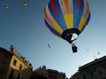 How high do hot air balloons go?